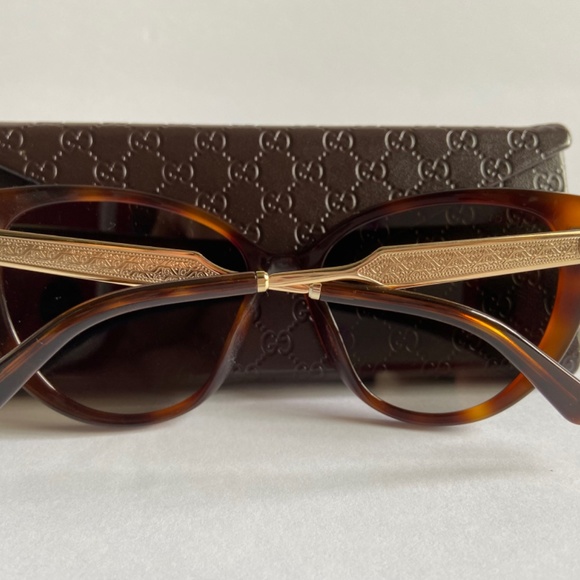 Classic Gucci Sunglasses - Picture 3 of 6